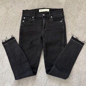 Black Gap true skinny ankle jeans, size 25